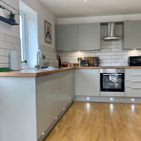 Modern 2 Bed Apartment/Free Parking/Near City/Self-Check In Handsworth 외부 사진