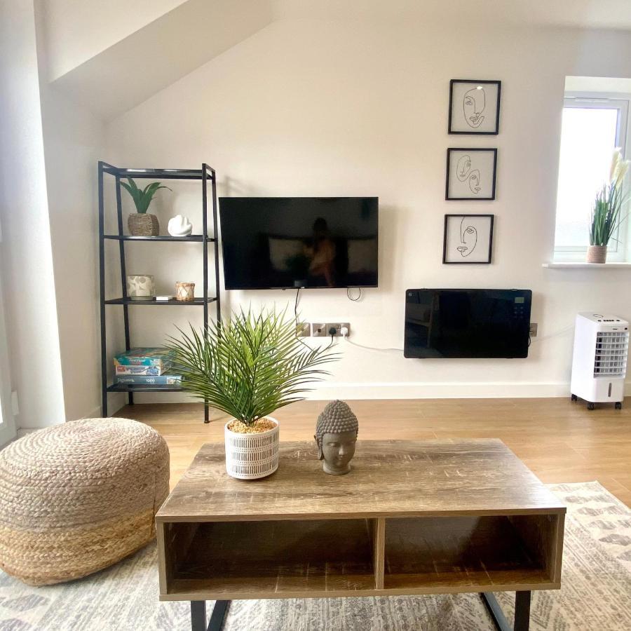 Modern 2 Bed Apartment/Free Parking/Near City/Self-Check In Handsworth 외부 사진